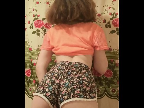 ❤️ Jovem sensual a despir os seus calções para a câmara ❤️❌ Porno fodido em nós