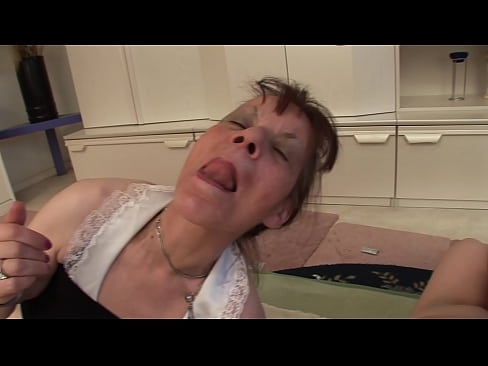 ❤️ Duas avós e um avô têm um ménage à trois ❤️❌ Porno fodido em nós