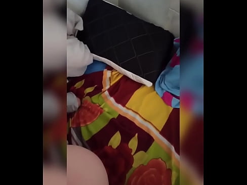 ❤️ A minha colega de quarto fica sozinha em casa porque o seu marido vai de férias e eu aproveito a oportunidade para a foder e encher-lhe o cu de leite ❤️❌ Porno fodido em nós